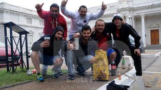 La previa del clásico: a puro chori, asado y amigos