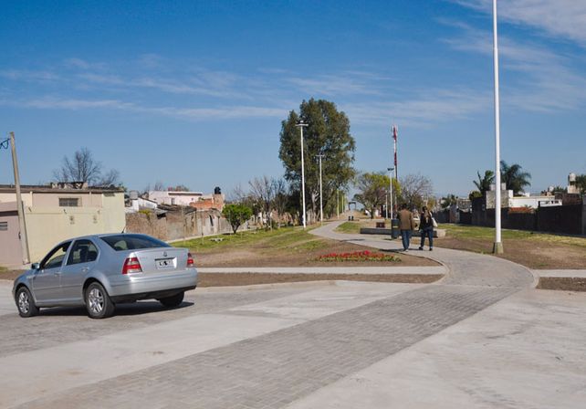 Habilitaron un nuevo cruce pavimentado que une los barrios Villa María Selva y Sargento Cabral