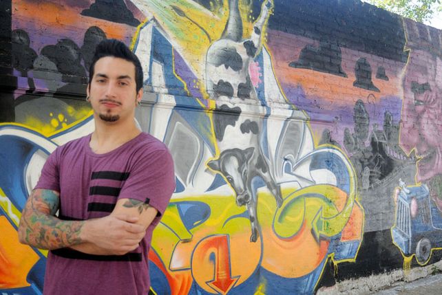 Satisfacción. Es lo que genera en Niño de Cobre el asombro de las personas al admirar sus trabajos. En el último grafiti que realizó