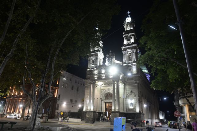 La iluminación LED estaba colapsada desde hace varios años por problemas eléctricos de todo tipo. &nbsp;