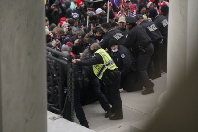 Toque de queda en Washington por incidentes en el Capitolio