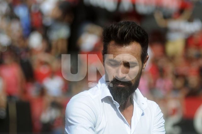 Medido. Eduardo Domínguez mantiene la tranquilidad pese a los tres triunfos consecutivos.