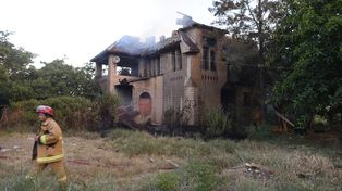La histórica casona ubicada entre los barrios Saladillo y Tablada se prendió fuego este martes por la tarde.