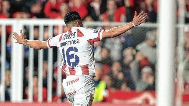Mauricio Martínez le dio con un gran gol la victoria a Unión contra Estudiantes. Mauricio Martínez le dio con un gran gol la victoria a Unión contra Estudiantes.