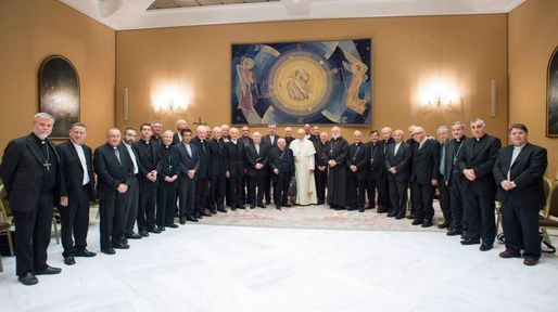 La cúpula de la Iglesia chilena renunció ante el Papa por casos de abuso