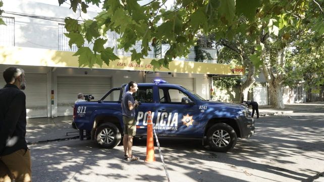 El supermercado Único ubicado en Lavalle 2554, propiedad del padre de Antonela Roccuzzo, fue baleado este jueves en horas de la madrugada.