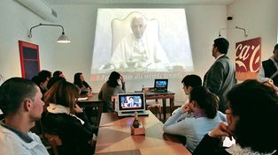 Por primera vez, el Papa contest&oacute; preguntas del p&uacute;blico por la TV