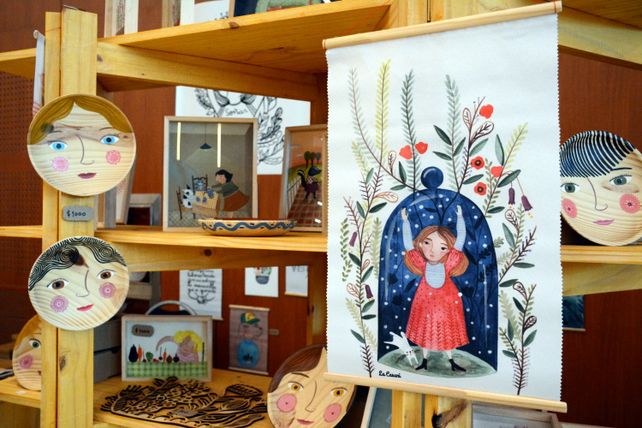 La Plaza Cívica reabre al público con una feria editorial y de arte impreso