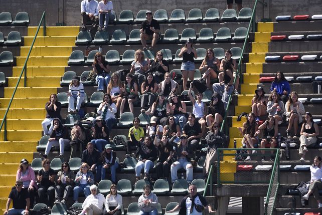 Las chicas de Duendes tuvieron un gran apoyo en el estadio Luciana Aymar