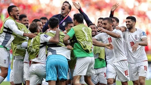 Qatar 2022: Irán marcó 2 goles en 2 minutos y venció a Gales