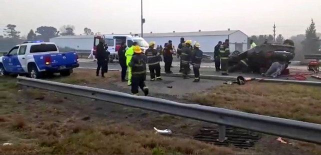 Espectacular despiste, choque y doble vuelco en la autopista a Santa Fe cerca de San Lorenzo