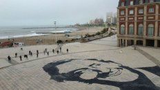 Una fuerte polémica desató la pintura de Néstor Kircher que el grupo Alulvión realizó en la rambla de Mar del Plata. Una fuerte polémica desató la pintura de Néstor Kircher que el grupo Alulvión realizó en la rambla de Mar del Plata.