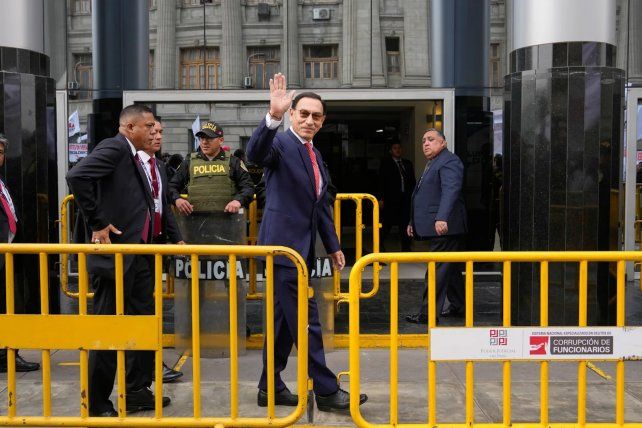 El expresidente peruano Martín Vizcarra fue condenado a 14 años de prisión por corrupción