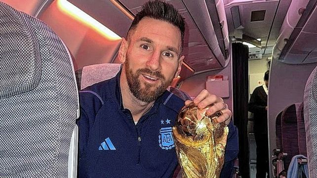 La Selección llega a la madrugada al país tras coronarse campeona del mundo en Qatar