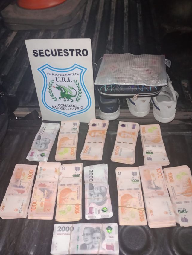 Detuvieron a tres cordobeses que robaron un auto utilizando inhibidores en B° Candioti