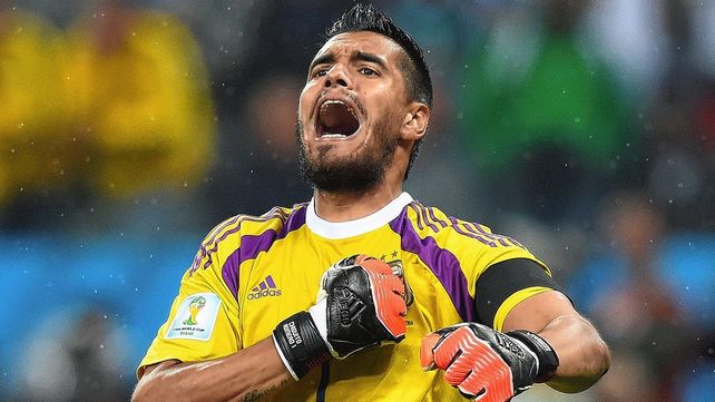 El arquero Sergio Romero por el momento descarta la posibilidad de volver a atajar en el país.&nbsp;