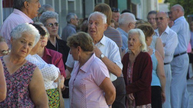 ¡Atención jubilados!: el Gobierno oficializó el aumento de 5,71% a partir de marzo