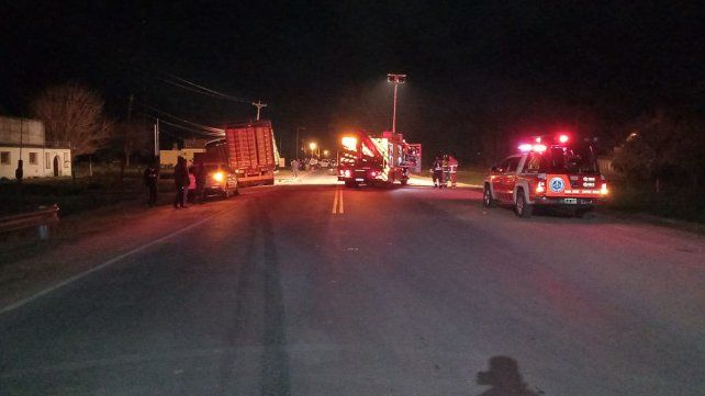San José: un camión chocó un auto y hospitalizaron a dos personas