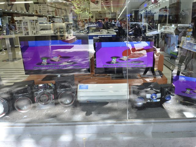 Las casas de electrodomésticos dejaron de exhibir los precios
