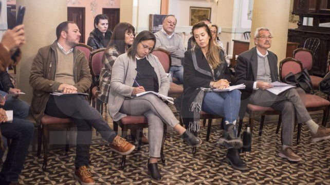 SITU realiza la primera reunión para evaluar servicios y tarifas de colectivos de Buses Paraná. Ediles oficialistas y opositores rechazan aumento del boleto