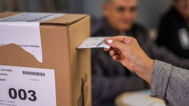 Al cierre de los comicios había votado el 74% del padrón en la provincia de Santa Fe. Al cierre de los comicios había votado el 74% del padrón en la provincia de Santa Fe.