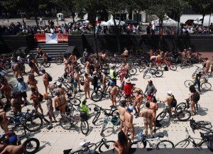 Ciclistas desnudos invadieron las calles de Ciudad de México