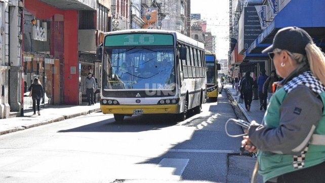 Colectivos en Santa Fe: provincia y municipio sumaron fondos para afrontar el pago de sueldos y evitar el paro