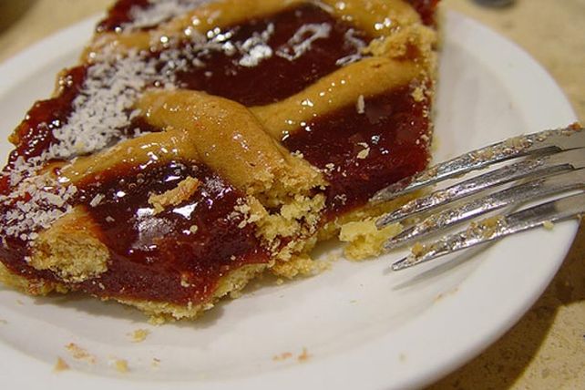 Denunci&oacute; que la echaron porque se comi&oacute; una porci&oacute;n de pastra frola