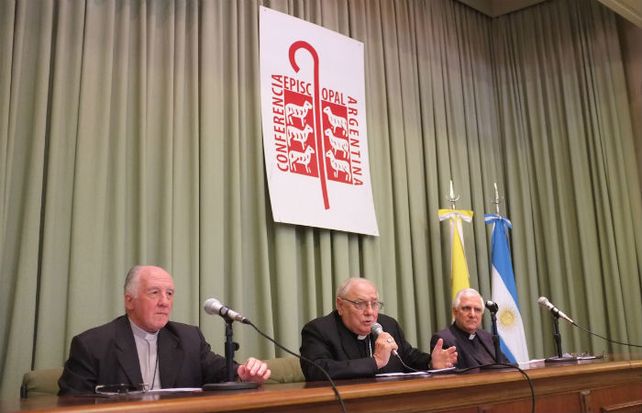 José María Arancedo (centro)
