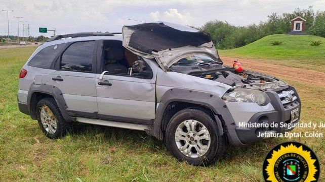 Un auto despistó y volcó en la Autovía Artigas