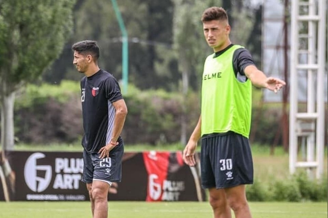 El volante Santiago Pierotti tendría muchas chances de arrancar como titular en Colón.