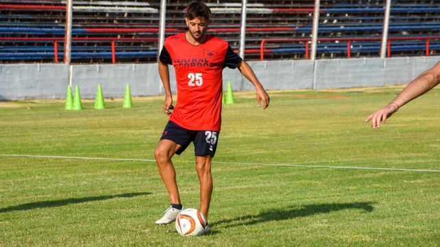 Adentro. Martín Mustachi fue confirmado por Edgardo Malvestiti en el once charrúa para recibir a Laferrere en barrio Tablada.&nbsp;