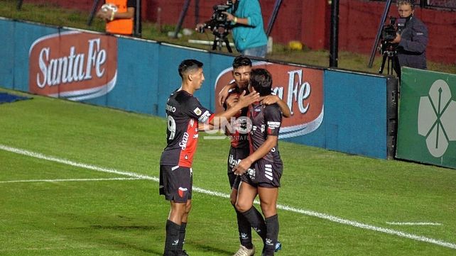 Colón empató el Clásico con Unión y por ahora consigue el objetivo de meterse en la Copa Libertadores.&nbsp;