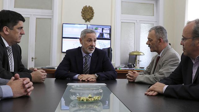 El ministro Marcelo Saín con Víctor Sarnaglia (a la derecha)