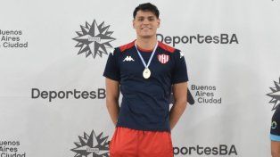 Dante Nicola se quedó con el primer lugar en las pruebas de 100 y 200 pecho.