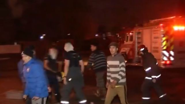 Un joven fue asesinado a cuchillazos en el barrio Vía Honda y vecinos quisieron quemar la casa del agresor