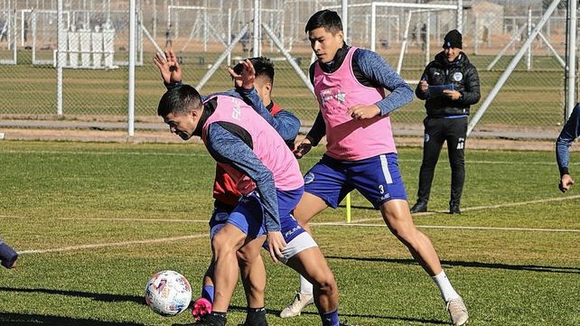 Godoy Cruz viaja con 21 futbolistas para medirse contra Colón en Santa Fe. 