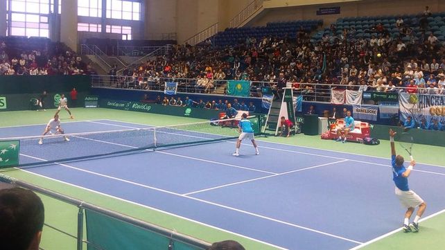Argentina perdió el dobles y ahora está obligada a no fallar el domingo