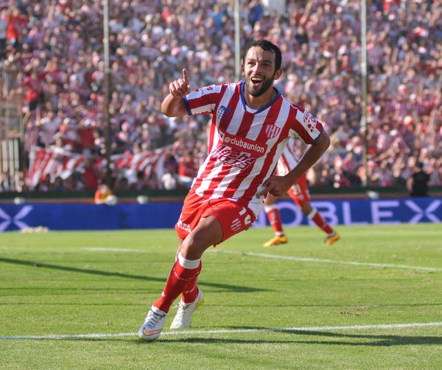El gol a Colón fue el &nbsp;que terminó de sellar su cariño con la gente. Foto: M. Testi&nbsp;