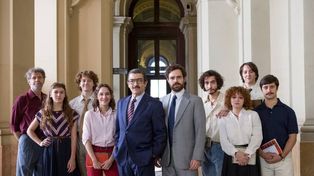 El equipo de jóvenes profesionales del fiscal Strassera y su adjunto, Moreno Ocampo, en la ficción.&nbsp;