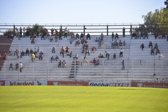 La tribuna popular en el partido frente a Banfield.&nbsp;