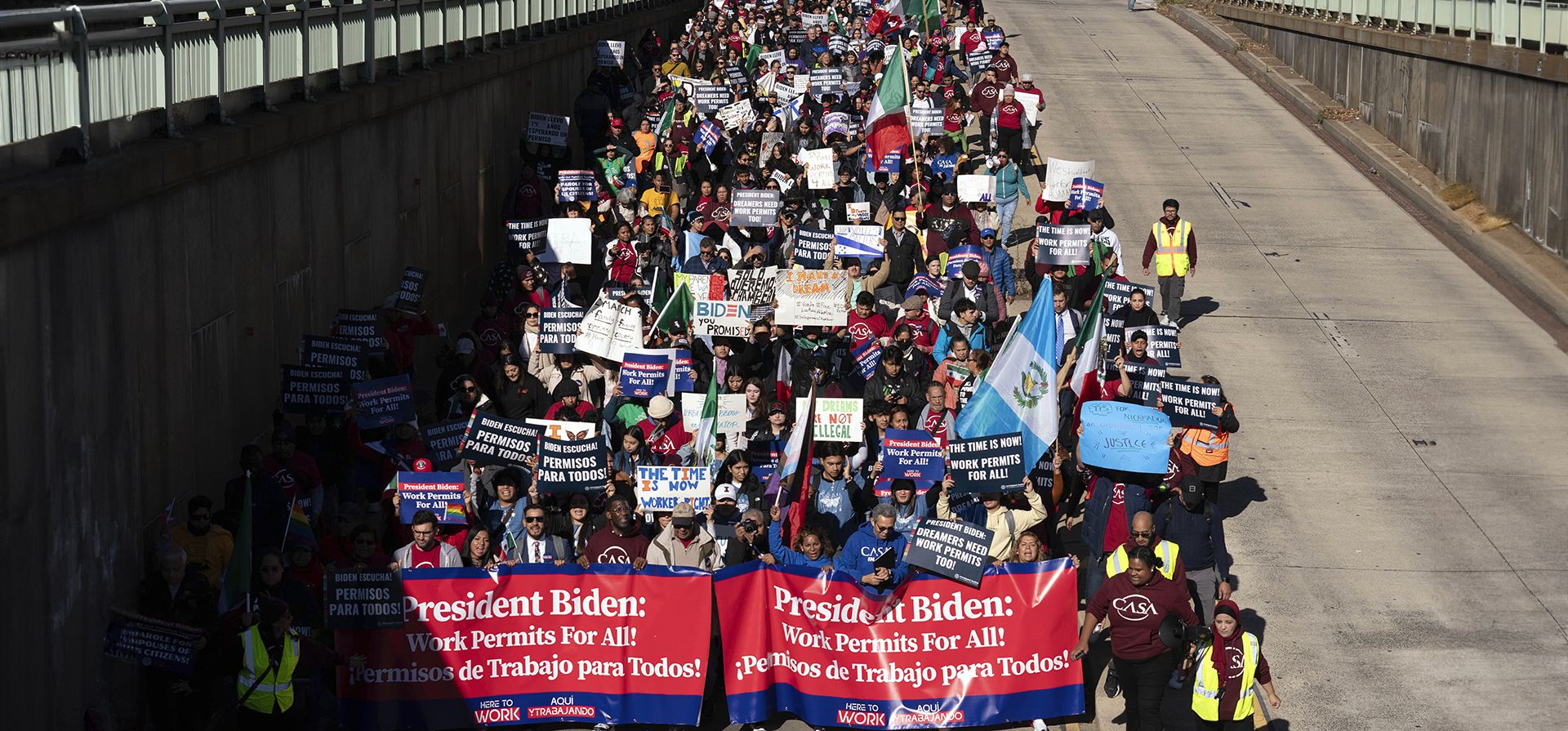 Inmigrantes que han estado en Estados Unidos durante años, se manifiestan pidiendo permisos de trabajo para los programas de Acción Diferida para los Llegados en la Infancia (DACA) y Estatus de Protección Temporal (TPS), en Franklin Park en Washington. (AP Foto/José Luis Magaña) Inmigrantes que han estado en Estados Unidos durante años, se manifiestan pidiendo permisos de trabajo para los programas de Acción Diferida para los Llegados en la Infancia (DACA) y Estatus de Protección Temporal (TPS), en Franklin Park en Washington. (AP Foto/José Luis Magaña)