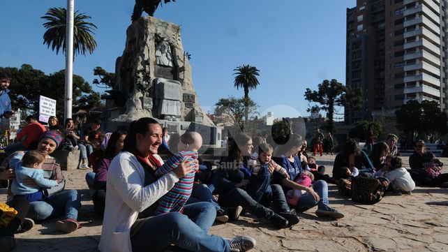 Piquetetazo santafesino: mujeres unidas por el derecho a dar la teta