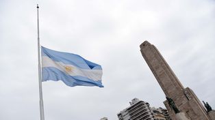 La bandera a media hasta, el símbolo del duelo por la muerte de Francisco