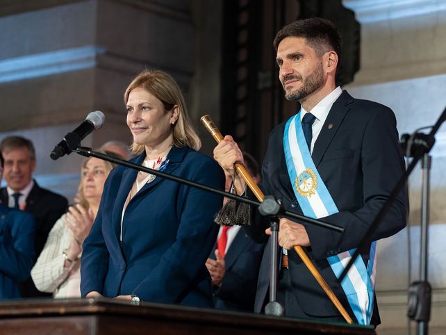 Se cumple el primer año de mandato de Maximiliano Pullaro como gobernador de Santa Fe y sus allegados contaron cómo fue su niñez y sus inicios en la política.