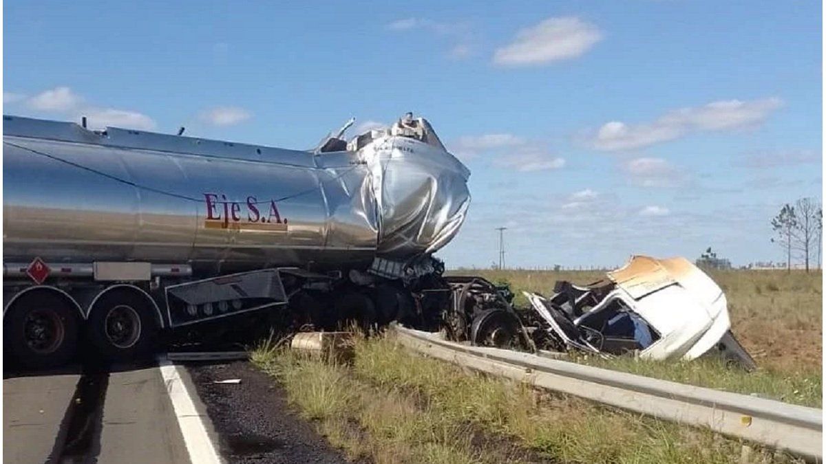 Ruta 14 dos víctimas fatales tras un choque de camiones