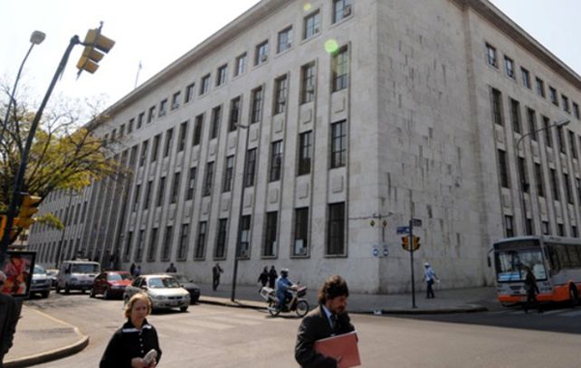 Los militantes del Socialismo para la Victoria fueron detenido cuando hacían un pintada política en un edificio ubicado en pasaje Zabala y Sarmiento.