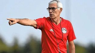 Héctor Cúper dejó de ser el DT de Congo por los flojos resultados.&nbsp;
