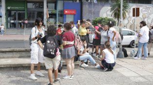 Alumnos del Colegio Nacional fueron recibidos por autoridades del CGE luego de manifestarse por medidas ante la ola de calor. Pedirán formalmente soluciones