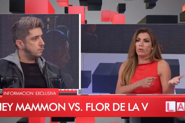 Jey Mammón fue al piso de Intrusos para charlar con Florencia de la V y se cruzó con los panelistas.